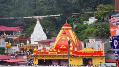 Photo of बारिश के बीच बाबा के जयकारों से गुंजा कैंची धाम, उमड़ा आस्था का सैलाब