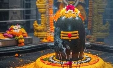 Photo of सावन सोमवार व्रत के दिन शिवलिंग पर चढ़ाएं ये चीजें