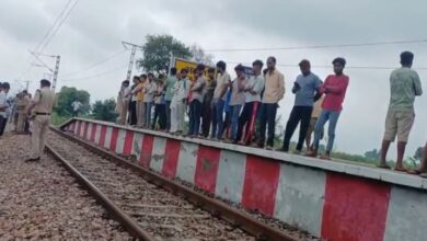 Photo of यूपी: जनता एक्सप्रेस के आगे कूदे प्रेमी युगल, युवक की मौके पर मौत