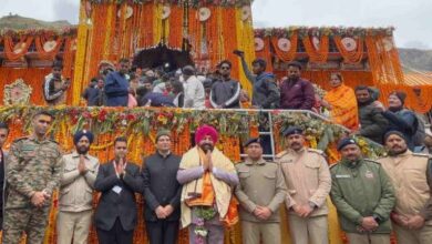 Photo of राज्यपाल लेफ्टिनेंट जनरल गुरमीत सिंह ने किए भगवान बदरीविशाल के दर्शन