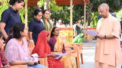Photo of जनता दर्शन में सीएम योगी ने 200 लोगों की समस्याएं सुनीं