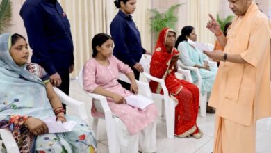 Photo of सीएम का जनता दर्शन: मां के साथ पहुंची बेटी, कहा- 12वीं में अच्छे अंक हैं, बीटेक करना चाहती हूं…